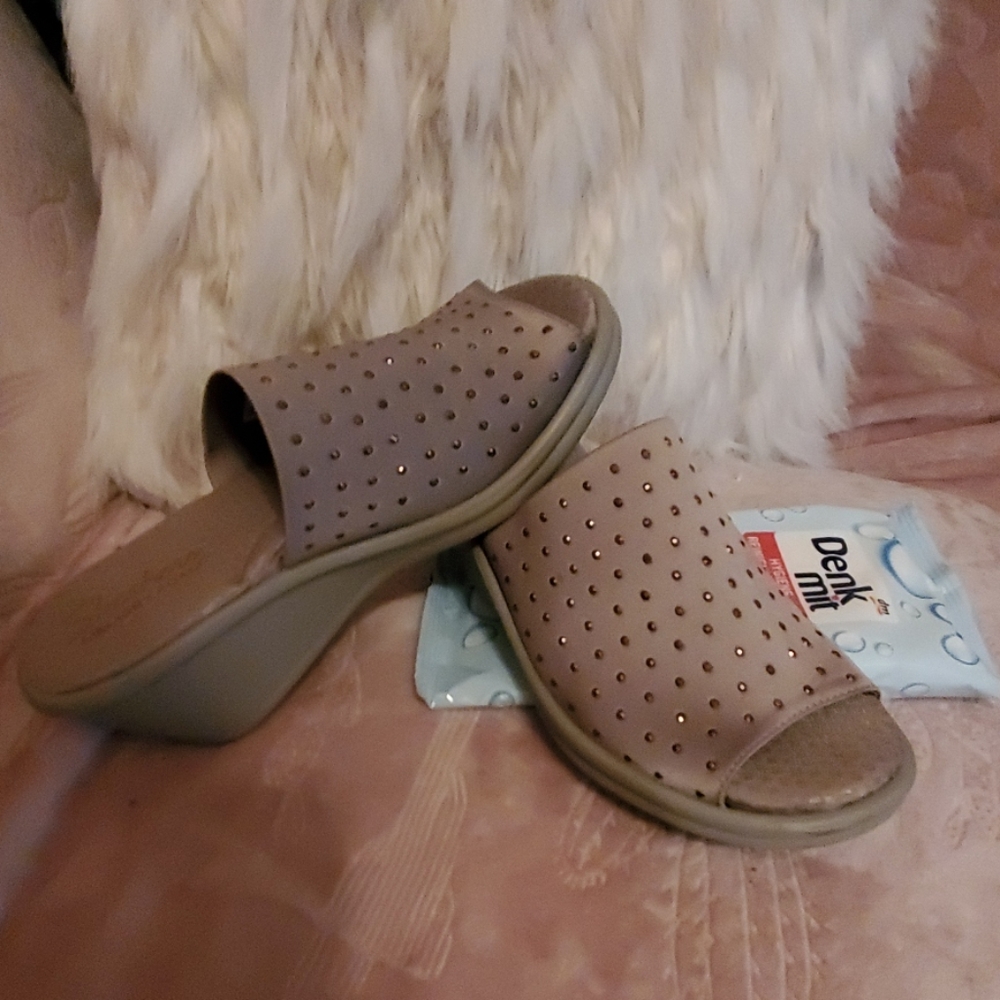 SKECHERS  Light sandals
